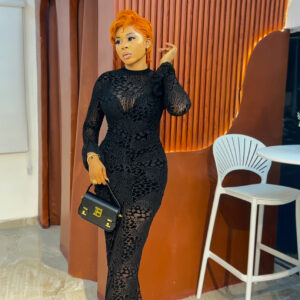 I WANT THIS GORGEOUS BLACK DRESS